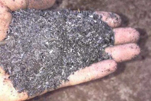 怎么保存草木灰，不宜与硫酸铵和硝酸铵混存