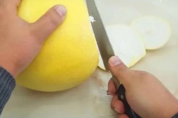 柚子怎样快速剥皮，一般采用以下2种方法