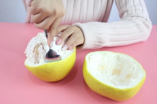 柚子怎样快速剥皮，一般采用以下2种方法