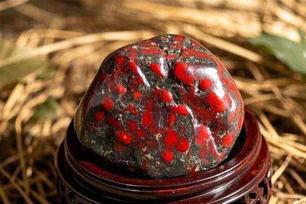 朱砂有什么种类,主要分为天然朱砂原矿、还原朱砂等类型