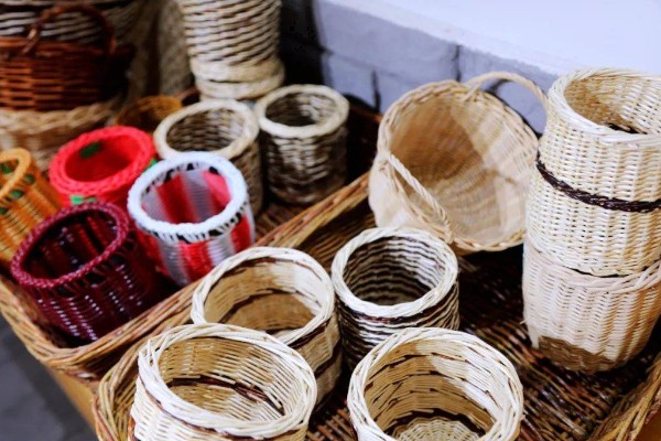 柳编的简介，是指以柳枝为材料的传统编结手工艺