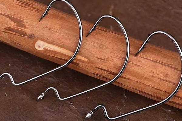 曲柄钩是否需要与软饵搭配,需要配合软饵使用