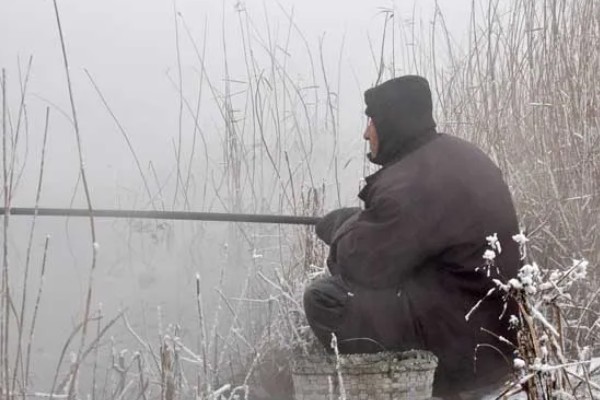 冬季钓鱼选择哪种鱼钩，垂钓小鱼可使用2-4号袖钩等钩型