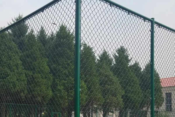 护栏网的规格，双边护栏网的尺寸大多是1.8×3米