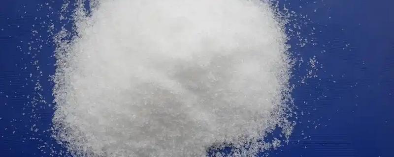 怎么使用碳酸氢铵,底施时先施在地面再翻入土壤中