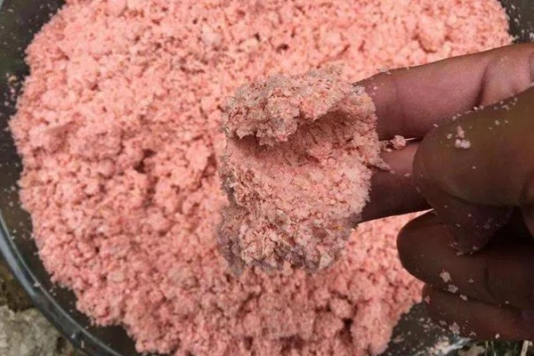 钓鲤鱼用什么窝料，用带有甜味的窝料最好
