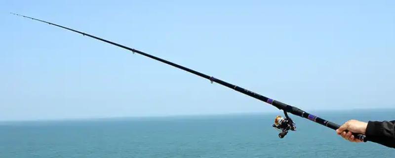 海竿使用串钩如何安装，首先将各个节的导线环都拉出来