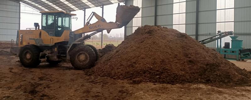 制作生物菌肥的配方，原料包括秸秆、玉米淀粉等