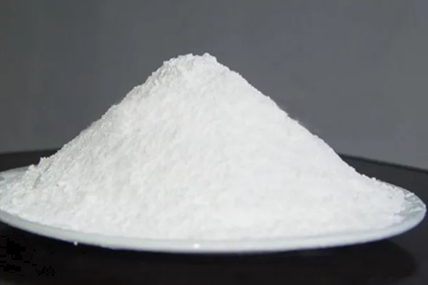 怎么使用碳酸氢铵，底施时先施在地面再翻入土壤中