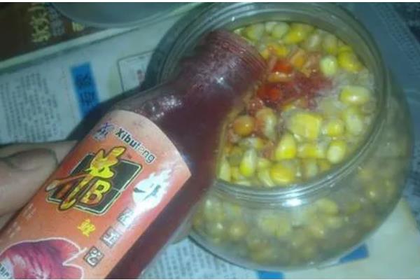 春季怎么钓草鱼，抛竿后晃动鱼竿可吸引草鱼