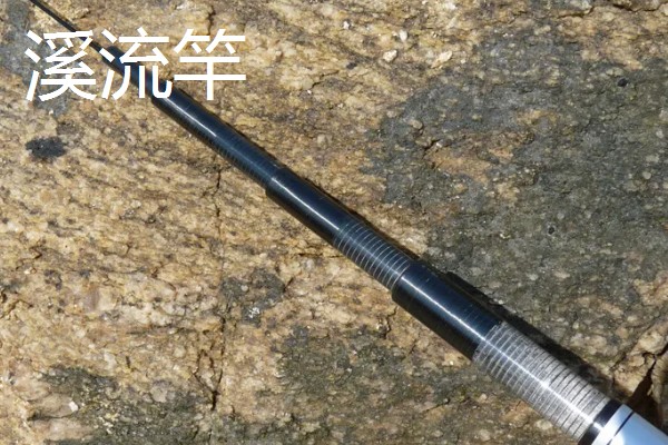 新手野钓选择哪些饵料，可使用蚯蚓、红虫、玉米等自然饵