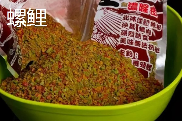 新手野钓选择哪些饵料，可使用蚯蚓、红虫、玉米等自然饵