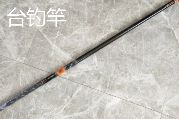 新手野钓选择哪些饵料，可使用蚯蚓、红虫、玉米等自然饵