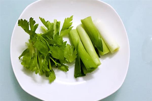 猪生肠是哪个部位，指母猪的整副子宫