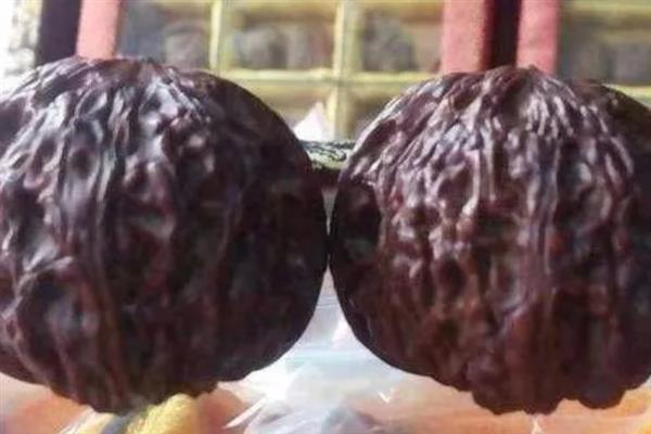 核桃阴皮是什么状态，外壳上的自然皮色较深