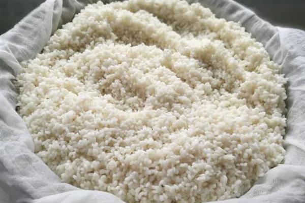 秋冬季节钓鲫鱼用什么饵料,选择腥味饵料更容易吸引鲫鱼