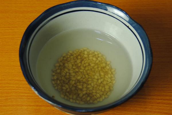 蔬菜种子怎么防治病菌，根据防治对象用不同的药物浸种