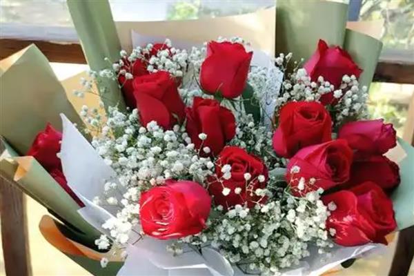 一束玫瑰花的价格，花朵的支数会影响售价