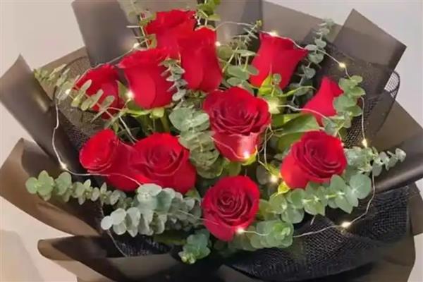 一束玫瑰花的价格，花朵的支数会影响售价