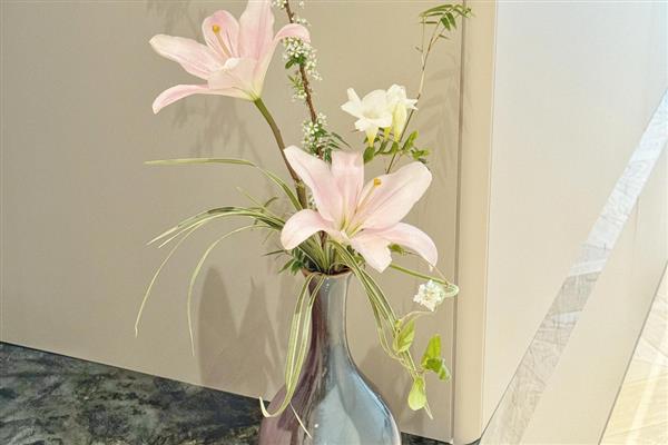 插花后的保养方法，夏季每隔1-2天换一次水