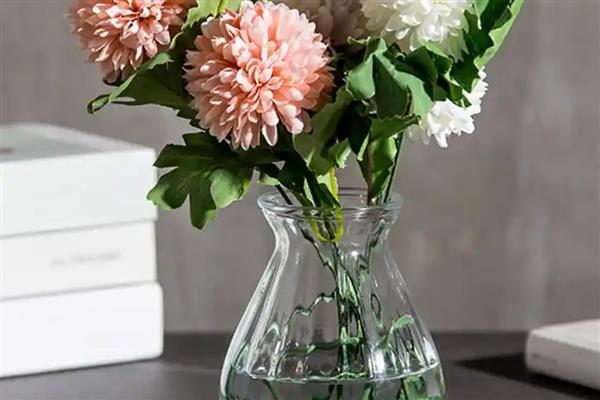 插花后的保养方法，夏季每隔1-2天换一次水