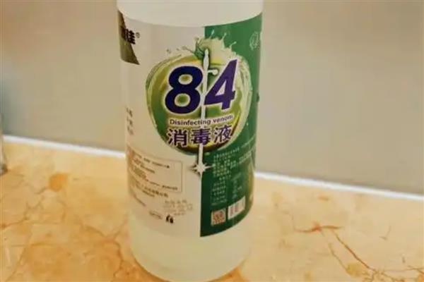 插花后的保养方法，夏季每隔1-2天换一次水