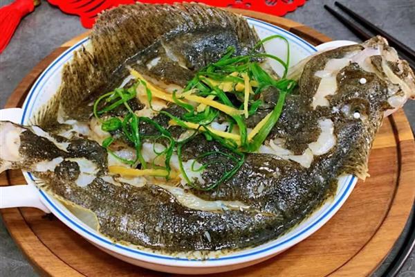 多宝鱼的处理方法，划开肚子再掏出内脏