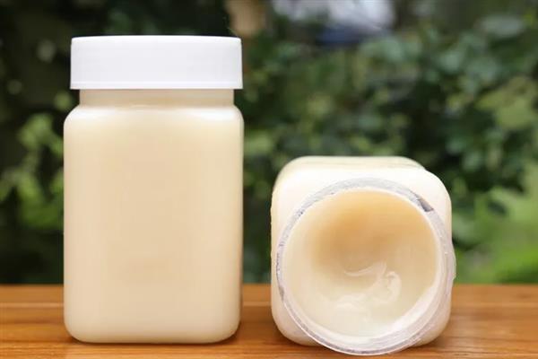 白蜜和蜂蜜的区别，定义和蜜源均不同