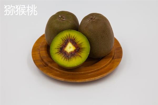 夏季的水果有哪些，有西瓜、芒果、桃子、葡萄等