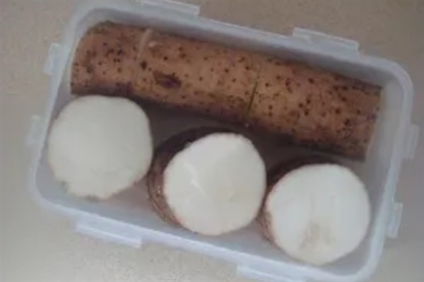 山药叶子发黄脱离是什么原因，是得了炭疽病所致