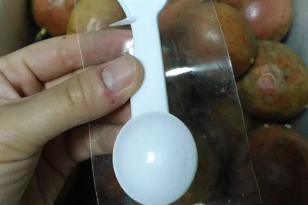 百香果的储存长期的方式，可以直接放到冰箱里冷藏