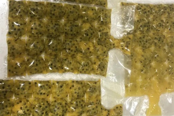百香果的储存长期的方式，可以直接放到冰箱里冷藏