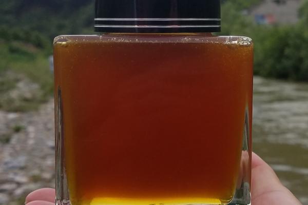 枇杷蜜好还是洋槐蜜好，洋槐蜜的色泽和口感都要略胜一筹