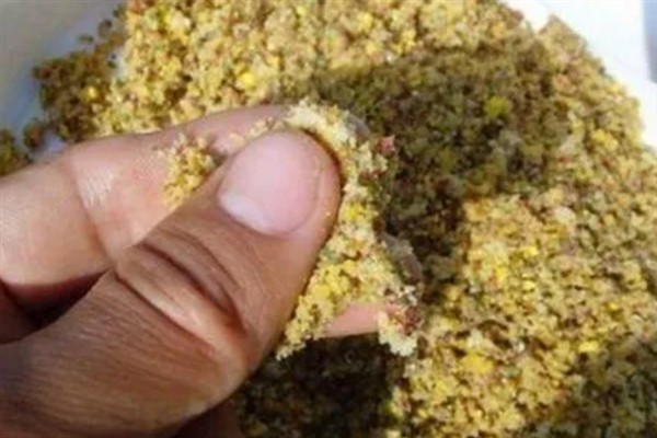 深秋怎么钓鲫鱼，选择在深水区作钓