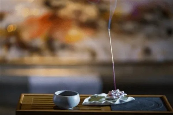 大暑节气的习俗，主要有喝伏茶、烧伏香、晒伏姜