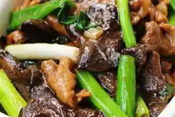 松蘑的家常做法,适合用来炖鸡或炒肉片