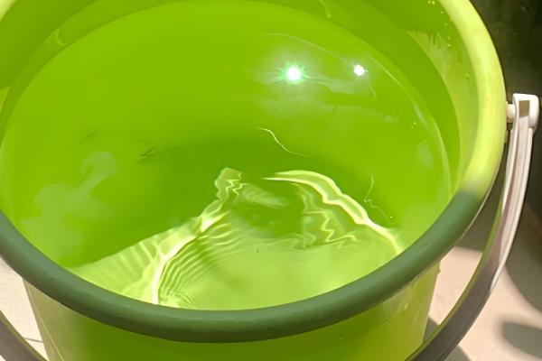 鱼缸换水温差大怎么处理，温度高则加入适量冷水