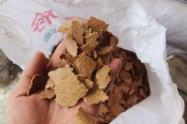 花生麸的简介，属于优质的有机肥