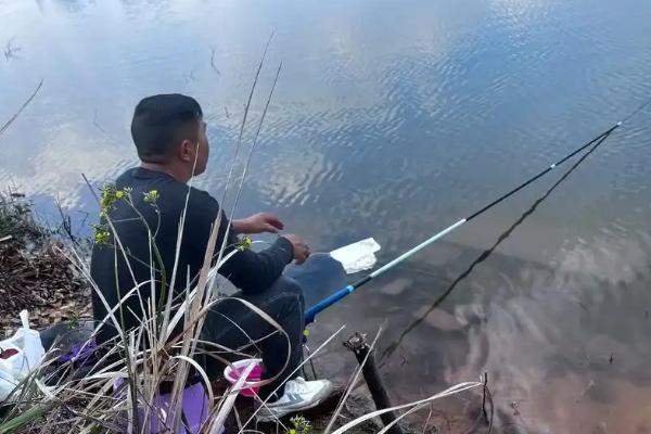 钓青鱼是钓浮还是钓底，一般情况下建议钓底
