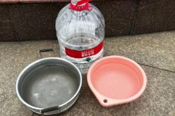 热带观赏鱼的适宜水温，适合保持在18-32℃