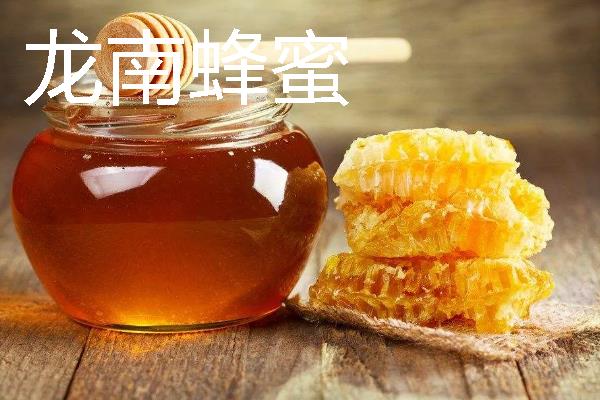 江西省龙南市的特产，有紫皮大蒜、龙南珍珠汤等