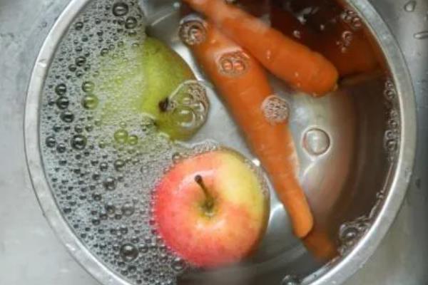 去除果蔬农残的三板斧是什么，是清洗、去皮和烹饪