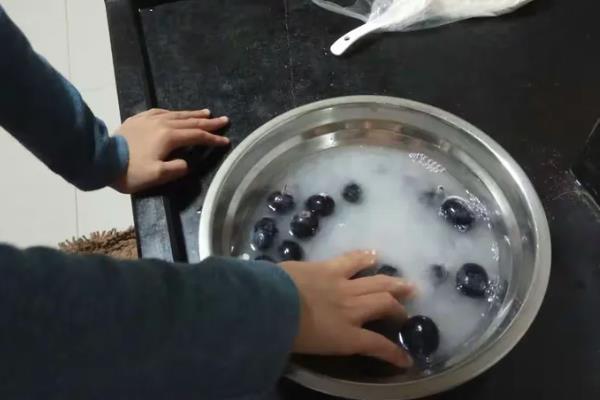 去除果蔬农残的三板斧是什么，是清洗、去皮和烹饪