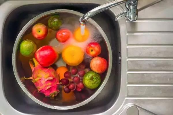 去除果蔬农残的三板斧是什么，是清洗、去皮和烹饪