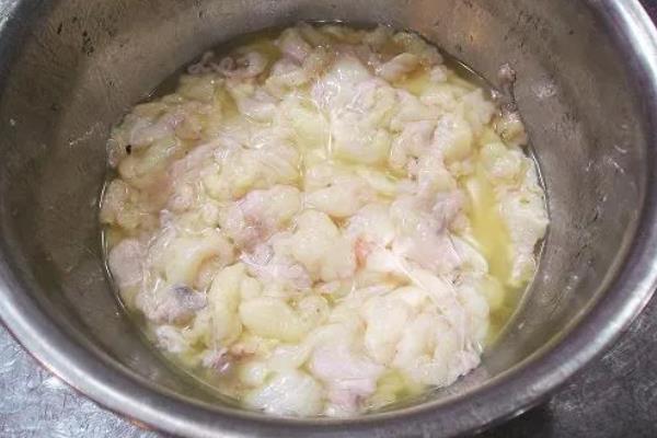 鸡油发白是不是土鸡，是普通的鸡