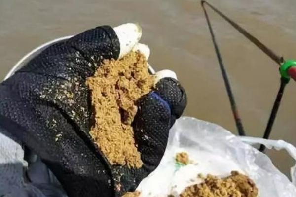 谷麦钓法鱼钩如何选择，可选择伊势尼钩、伊豆钩等