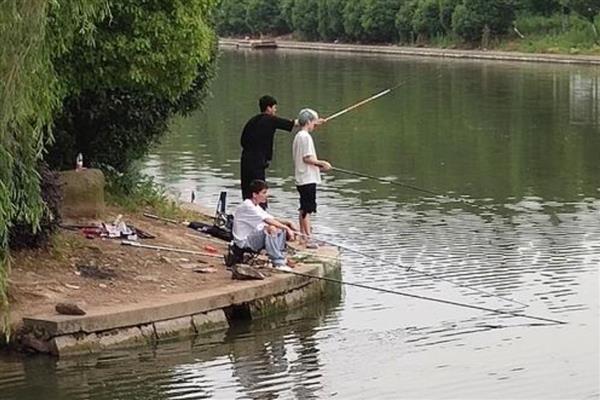 夏季钓鱼用几米的鱼竿，因钓法、鱼种、天气等条件而异