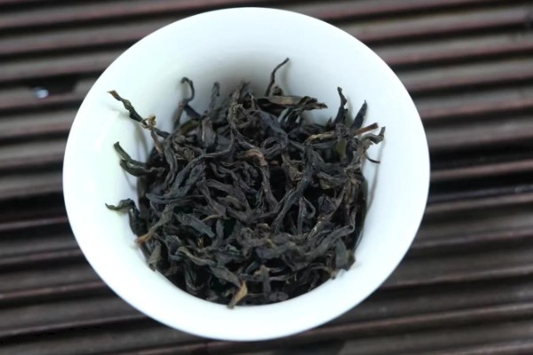 凤凰茶的品种，常见的有黄栀香、芝兰香等