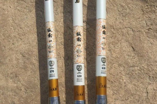 水库钓鲤鱼是不是钓近，钓点一般要离岸5-6米以上