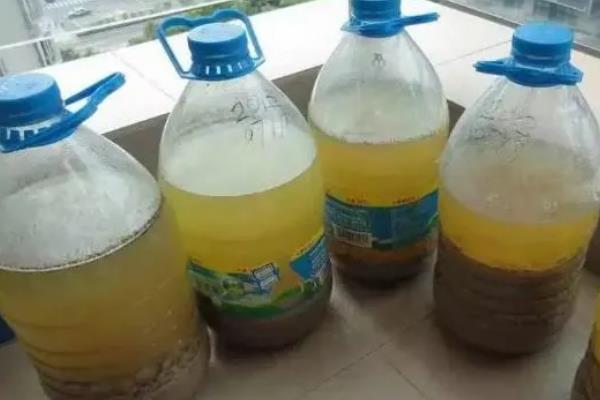 菜籽饼的发酵方法,与土壤混匀后加水搅拌并密封